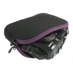 Sea to Summit Travelling Light Pochette rembourrée M, noir/violet